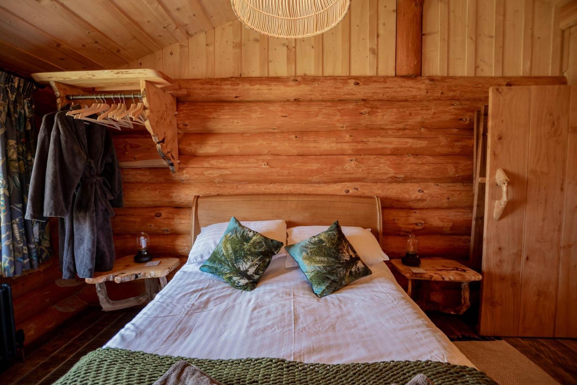 Rowan - Tedstone Log Cabins Bromyard Extérieur photo