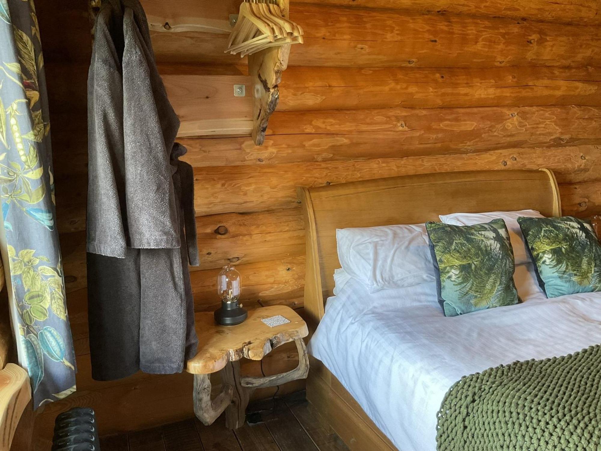 Rowan - Tedstone Log Cabins Bromyard Extérieur photo