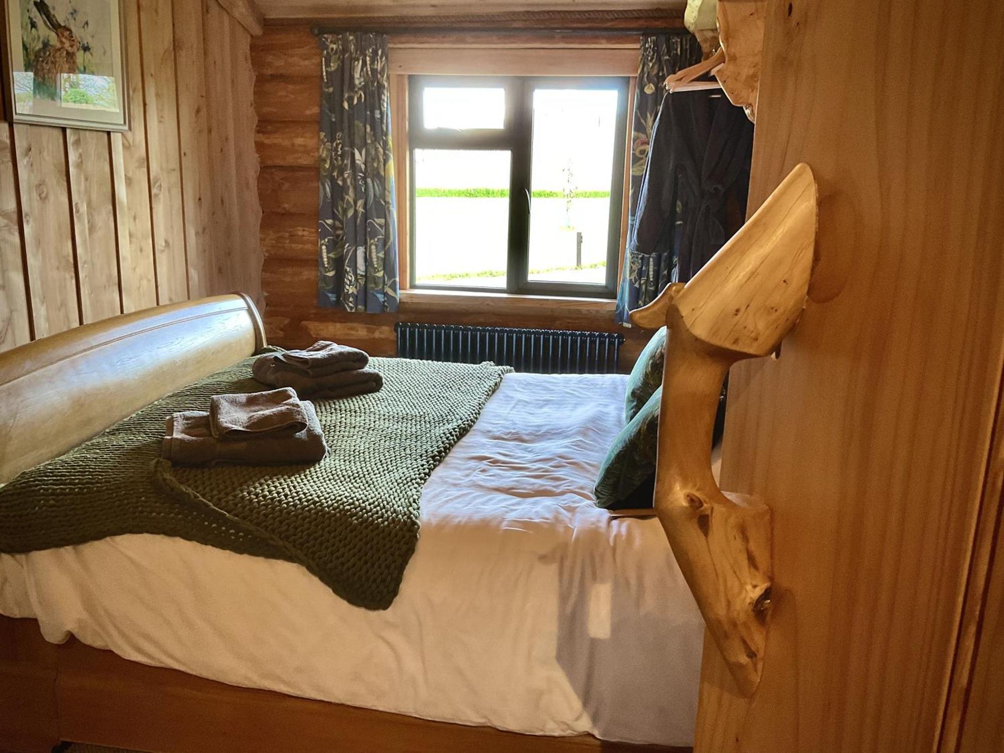 Rowan - Tedstone Log Cabins Bromyard Extérieur photo